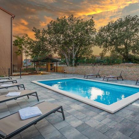 Apartments Cesare With Shared Pool Ližnjan Extérieur photo