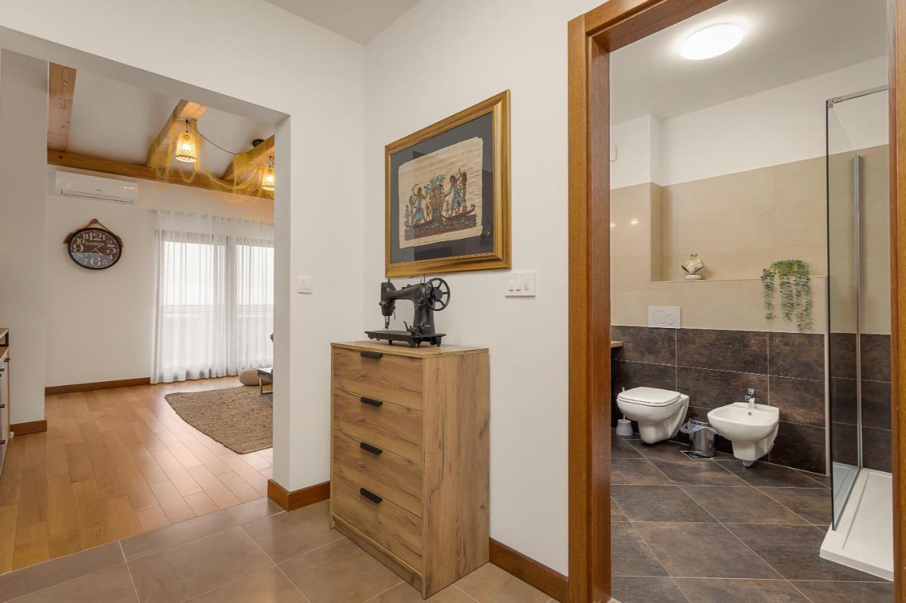 Apartments Cesare With Shared Pool Ližnjan Extérieur photo