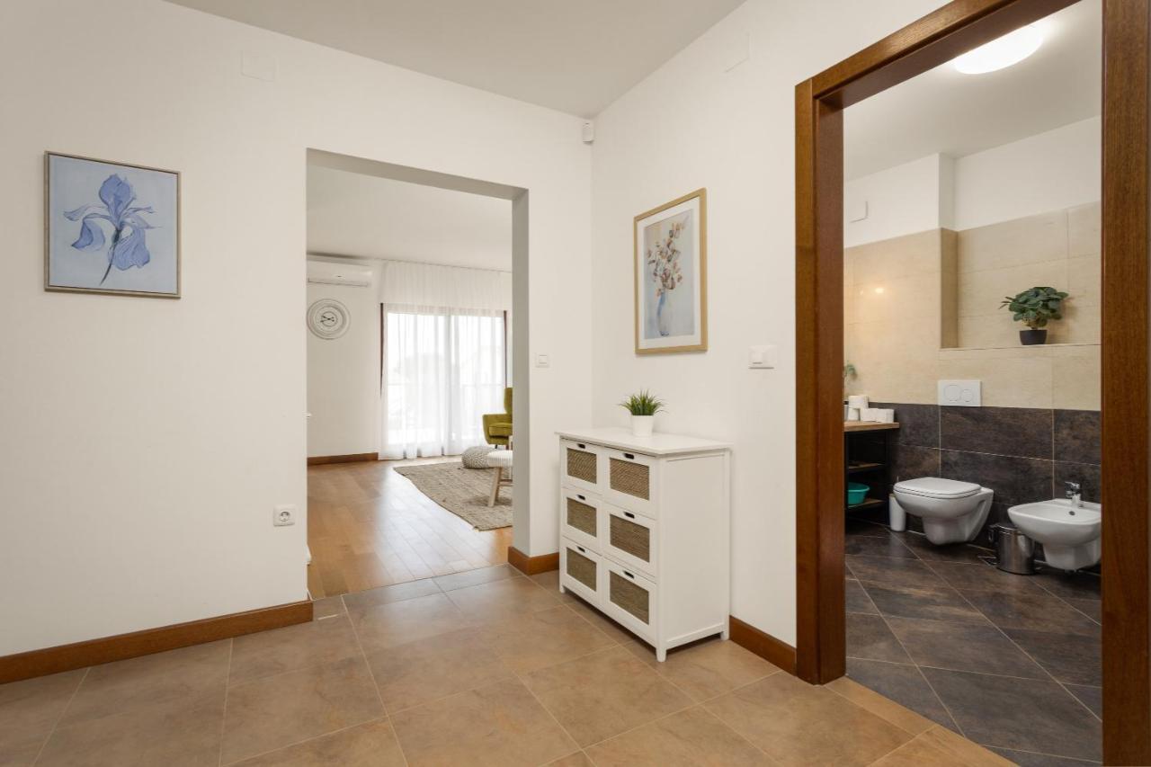 Apartments Cesare With Shared Pool Ližnjan Extérieur photo