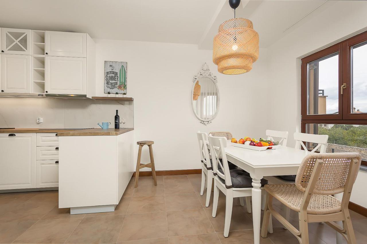 Apartments Cesare With Shared Pool Ližnjan Extérieur photo