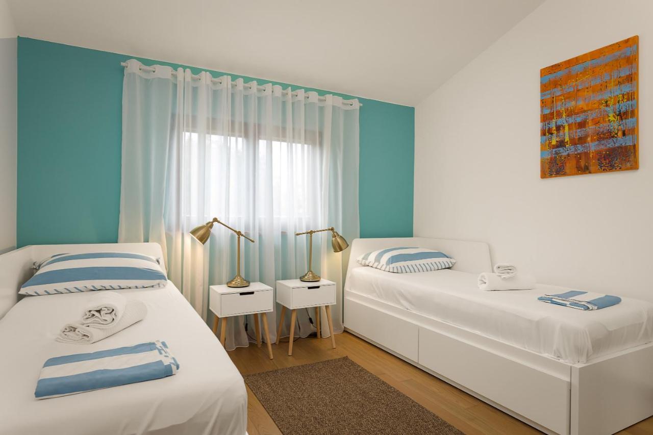 Apartments Cesare With Shared Pool Ližnjan Extérieur photo