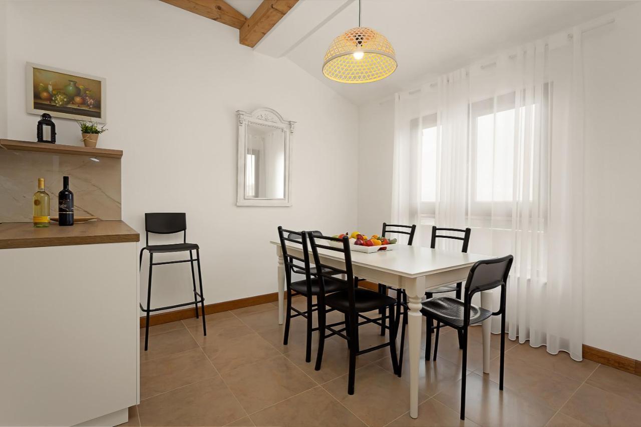 Apartments Cesare With Shared Pool Ližnjan Extérieur photo