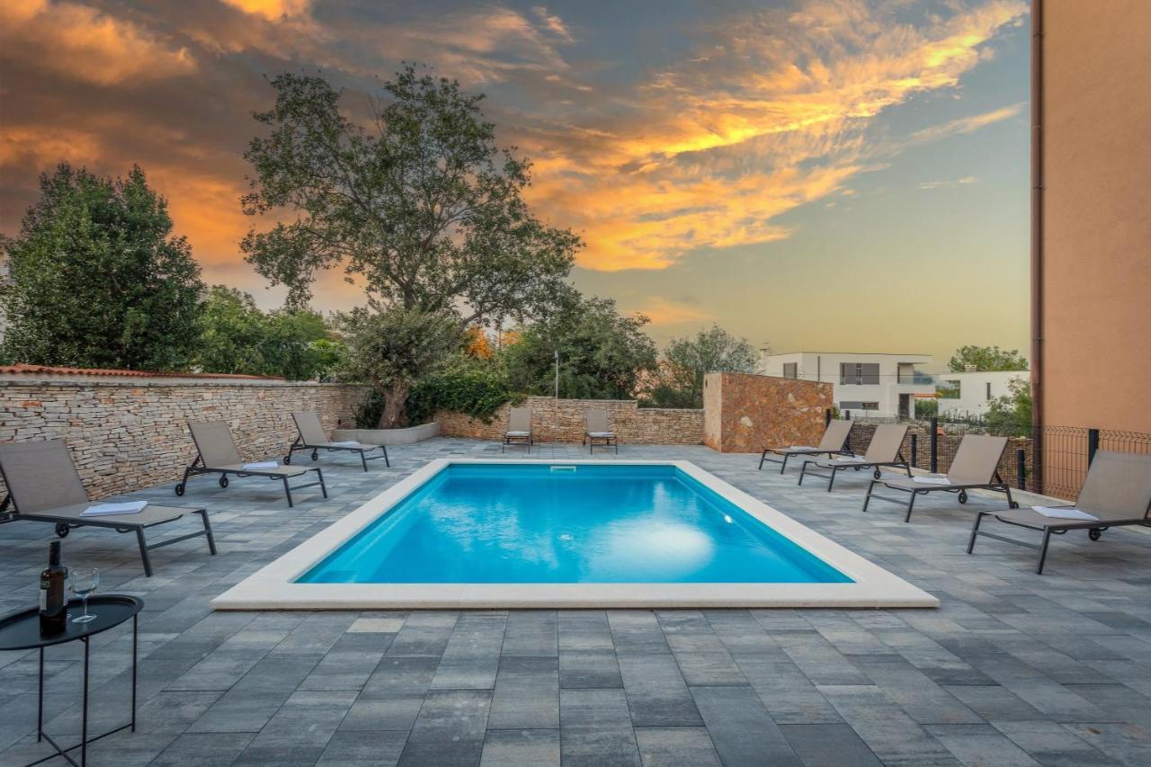 Apartments Cesare With Shared Pool Ližnjan Extérieur photo