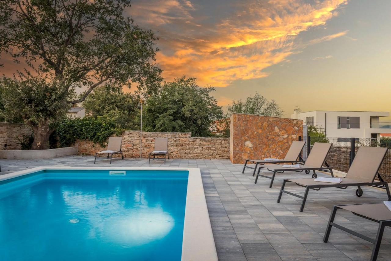 Apartments Cesare With Shared Pool Ližnjan Extérieur photo