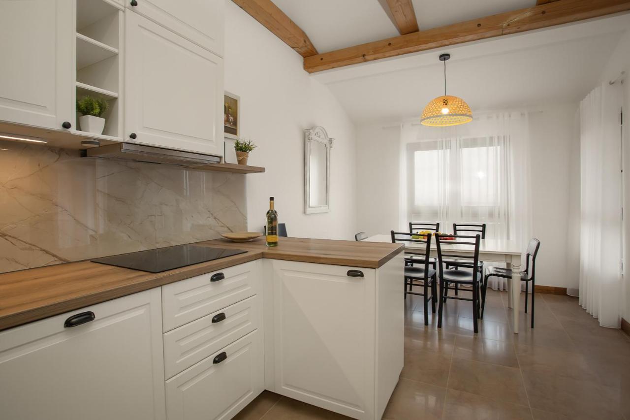 Apartments Cesare With Shared Pool Ližnjan Extérieur photo