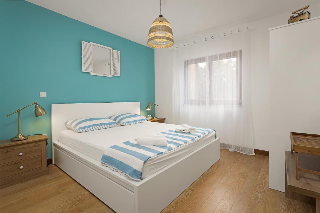Apartments Cesare With Shared Pool Ližnjan Extérieur photo